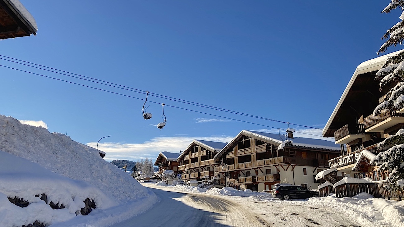 Départ pistes du Mont Rond à 350m des chalets