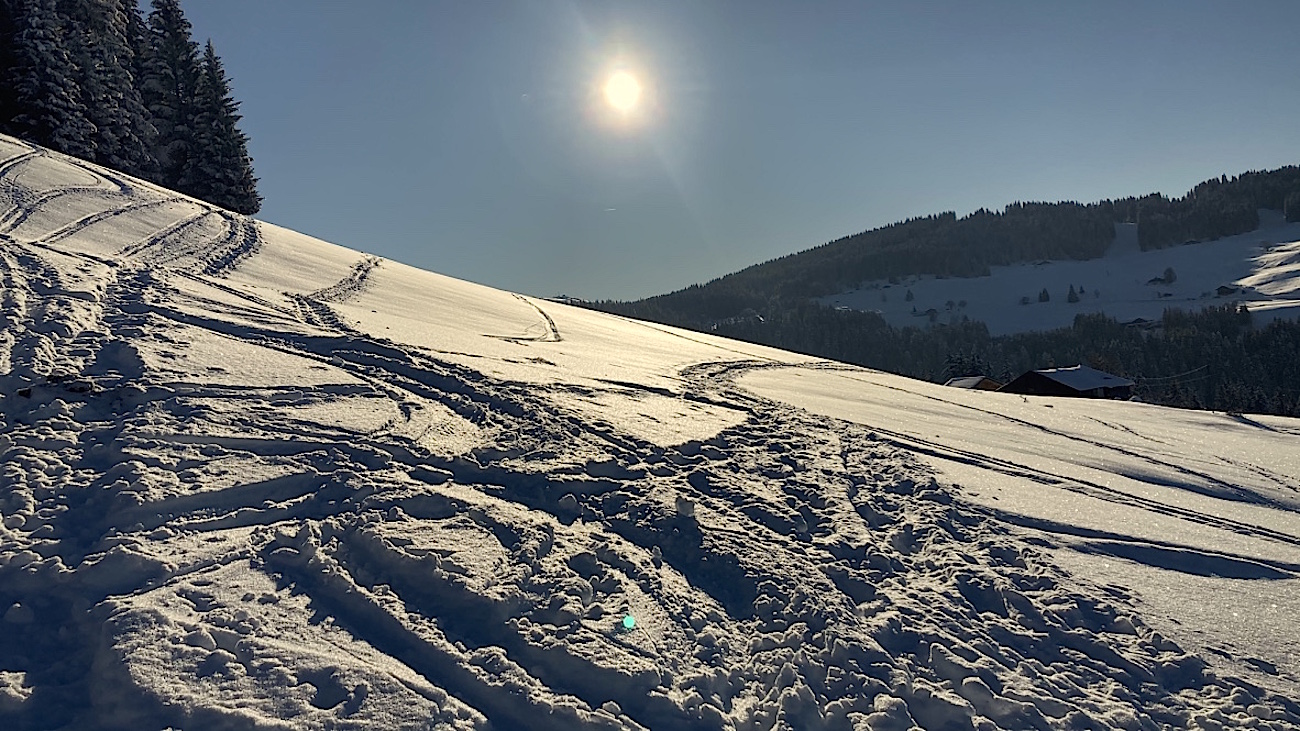 Vue sur Crest Voland depuis les pistes du Mont Rond
