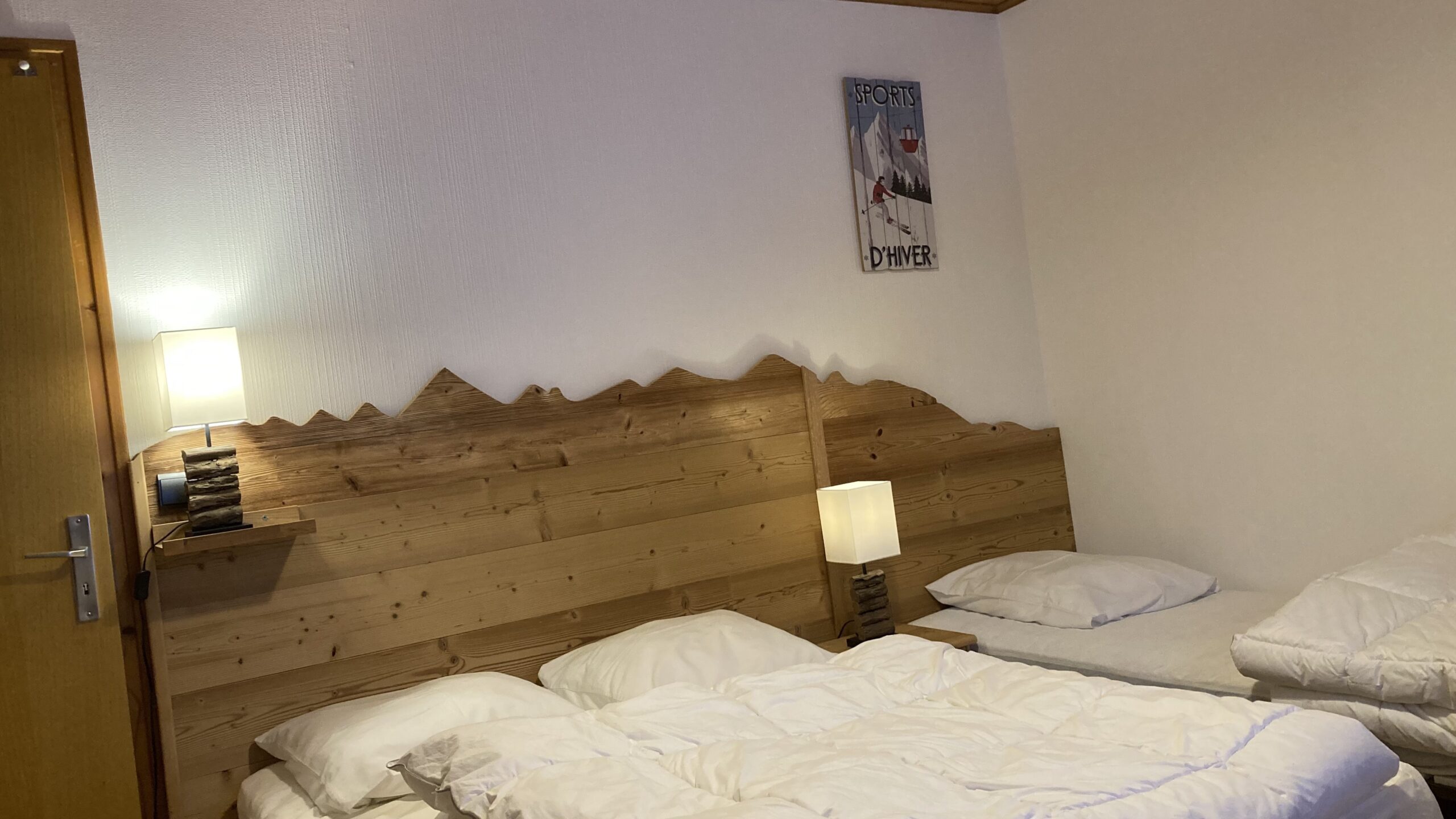 Chambre 2 : 1 lit double + 1 lit simple