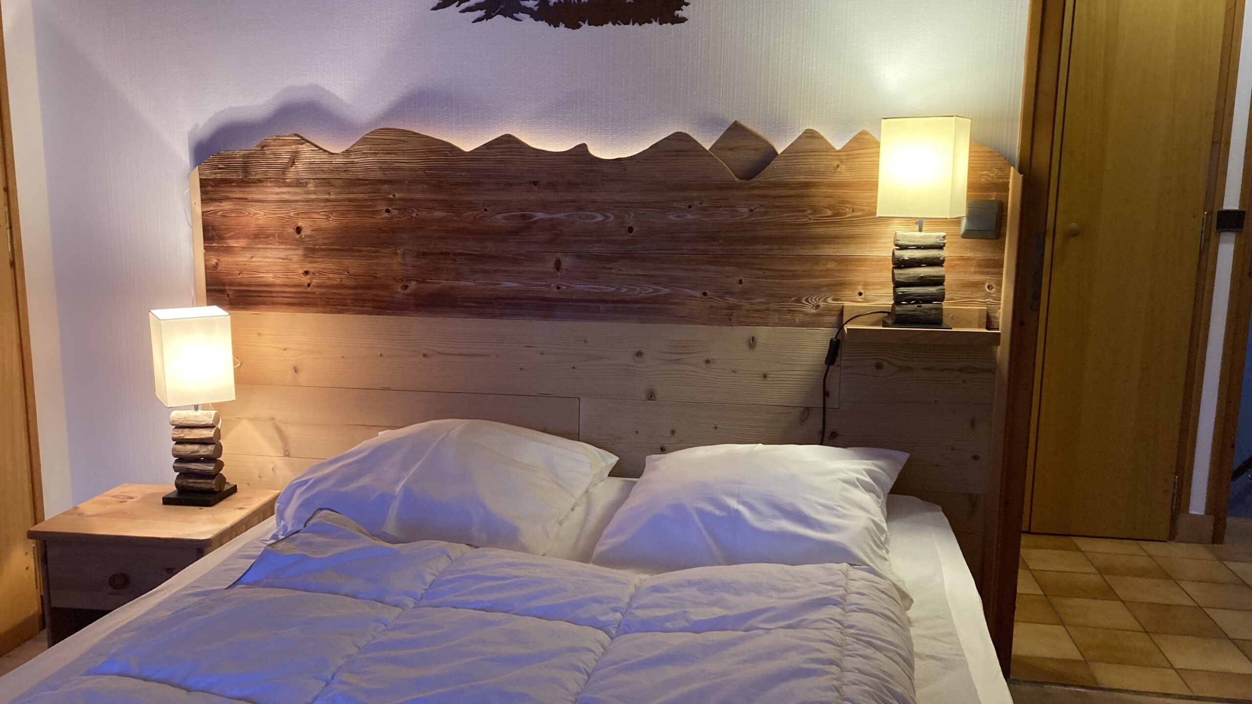 Chambre 1: 1 lit double avec balcon